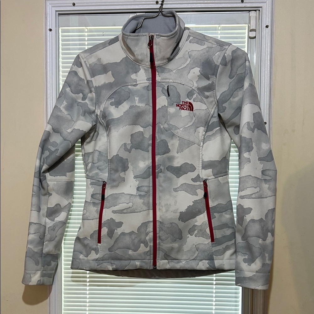 EUC The North Face Women's White and Gray Camo Jacket